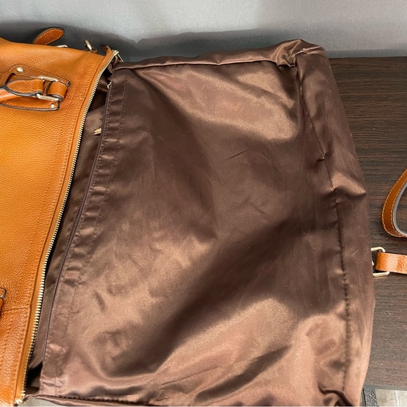 KATTEE large capacity shoulder bag with metal feet and buckle details - Picture 8 of 16